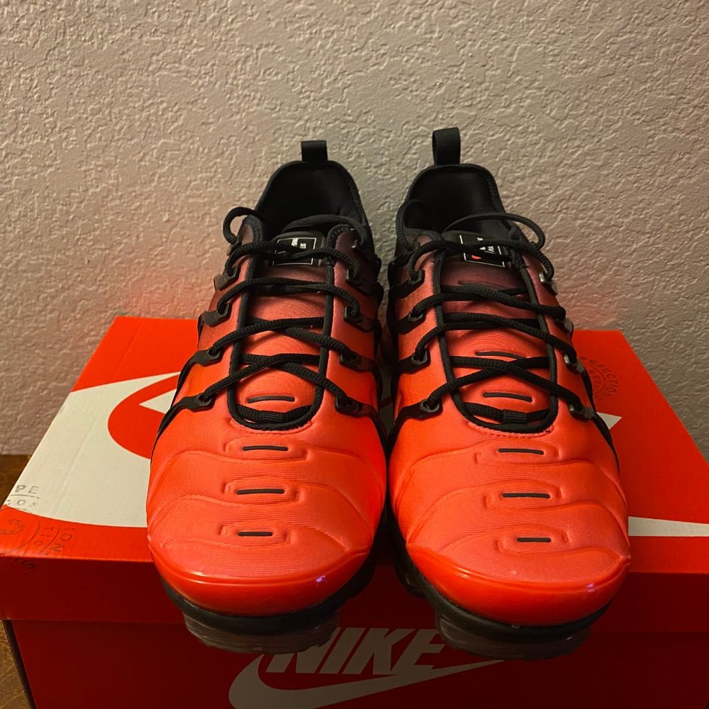 Nike Air VaporMax Plus Black Crimson Gradient Red Running Shoes DZ4857-001 Sz 12 - Picture 3 of 7